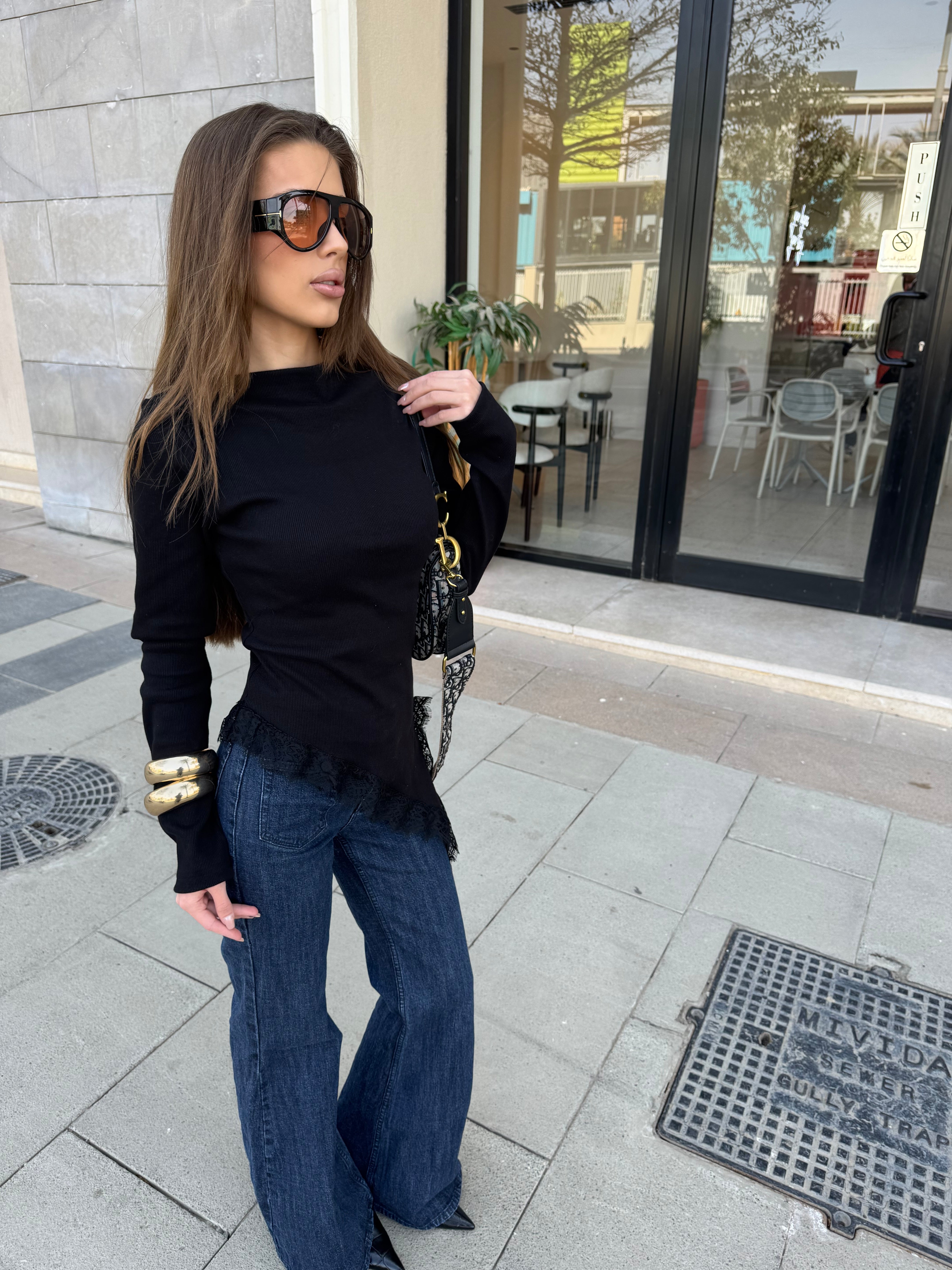 A Not basic Noir Top