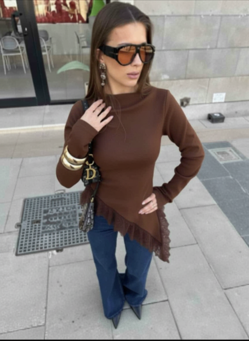 A Not basic Noir Top